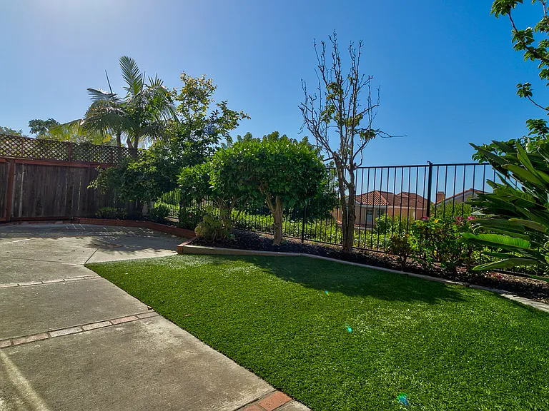 25035 Eaton Ln — Photo 29