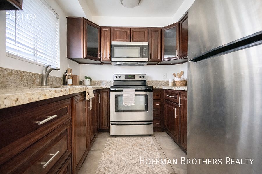 2nd image of 10839 Morrison St #3