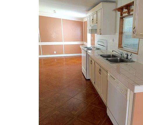 4th image of 4001 Tanglewood Dr