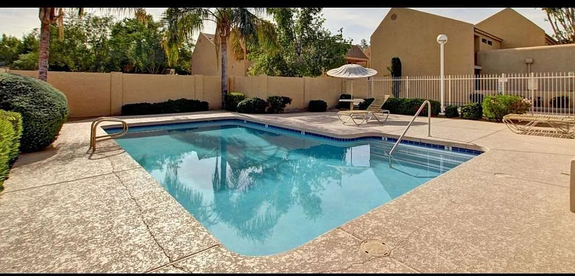Building Photo - 819 E Redondo Dr