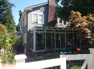 5240 18th Ave NE, Seattle, WA 98105