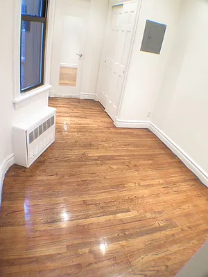 Rented by Glasser Realty LLC | media 8