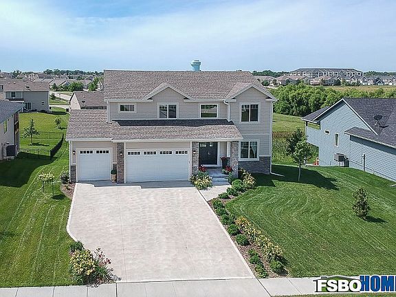 3rd image of 8298 Aspen Dr