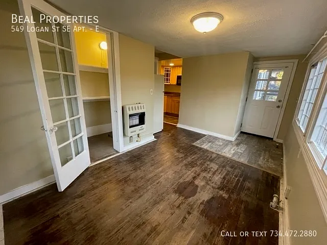 549 Logan St SE #E — Photo 6