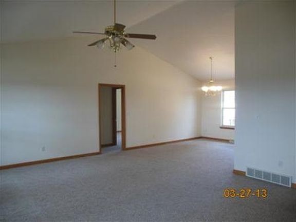 4th image of 742 Dawson Ln