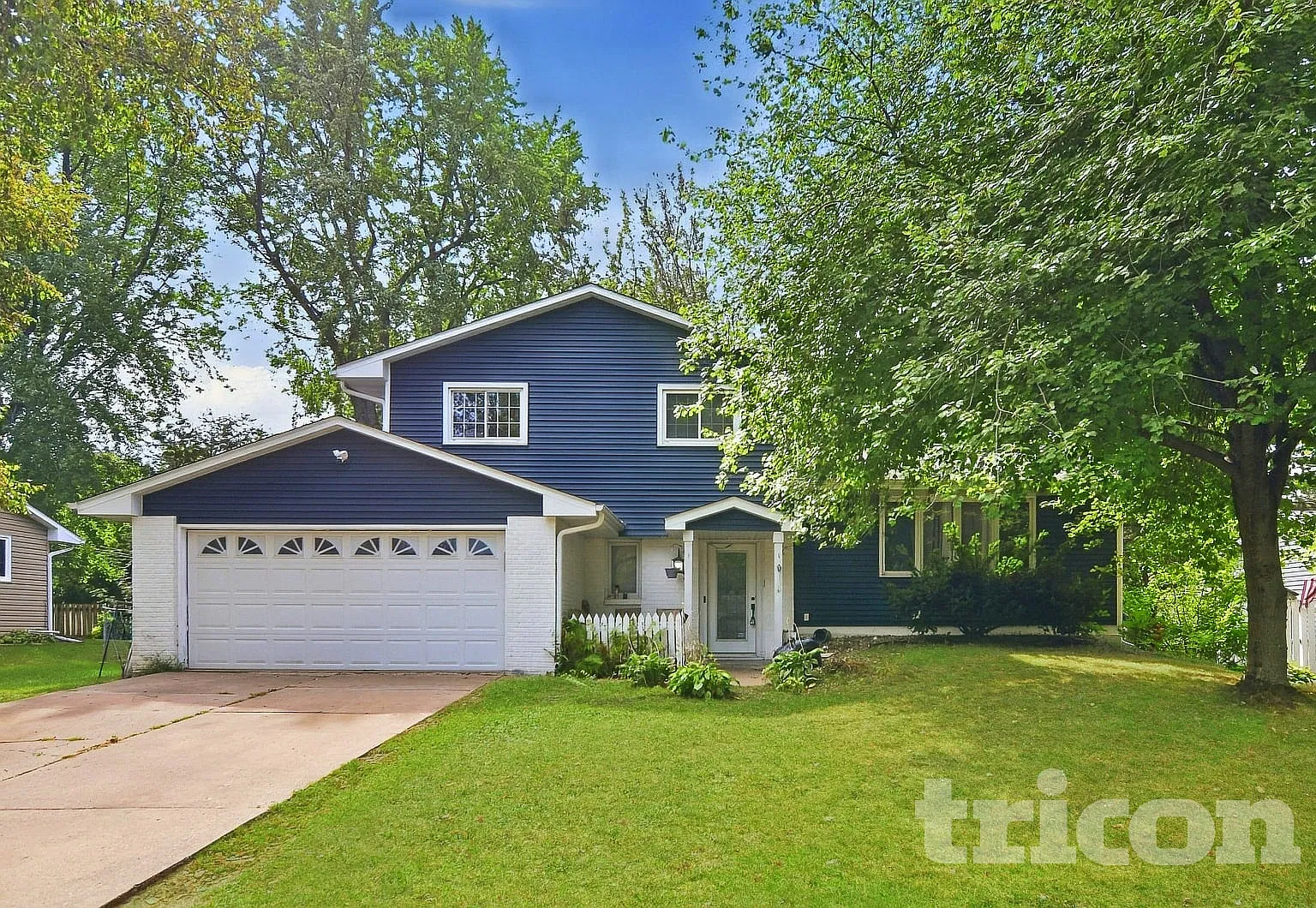 6049 Oakwood Road Woodbury MN — Photo 1