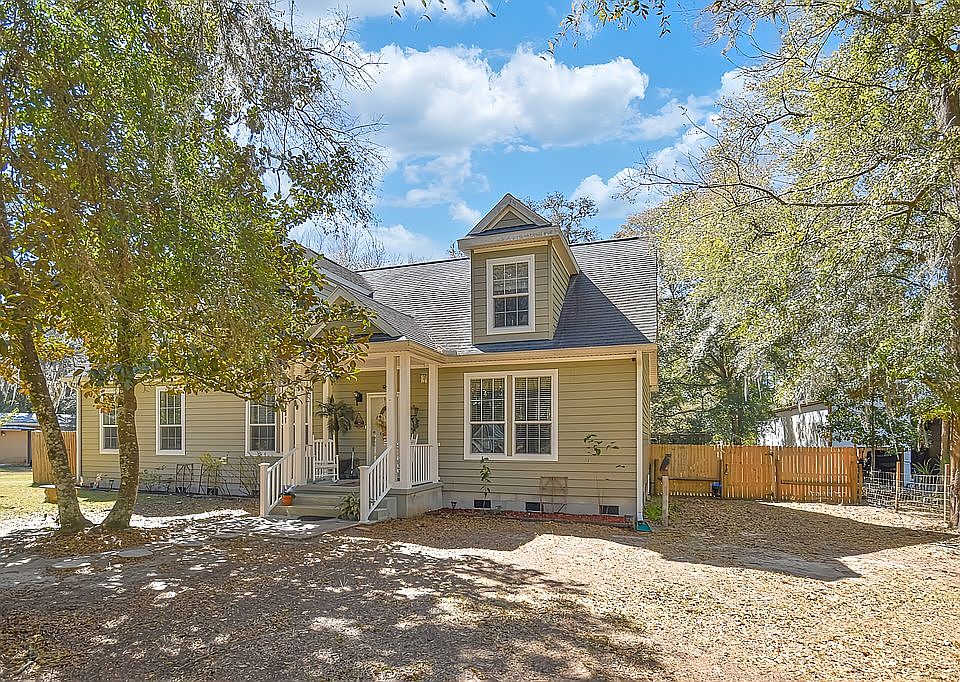1st image of 111 Bent Oak Ln