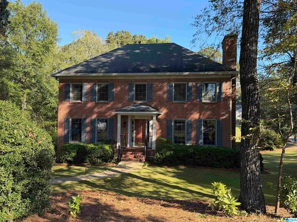 3439 Creekwood Dr, Vestavia, AL 35243