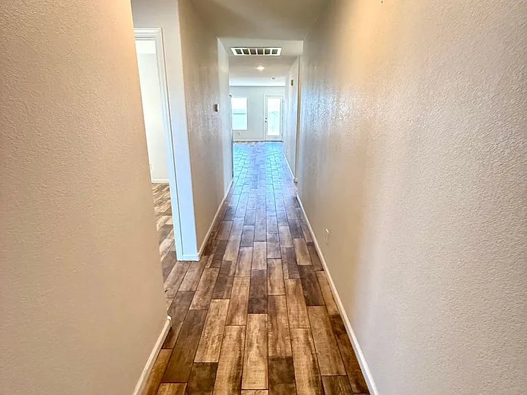 2208 E Clear Creek Dr — Photo 4