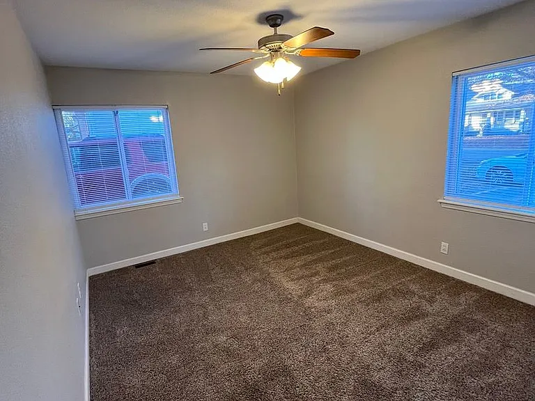 518 Hillsboro Ave — Photo 13