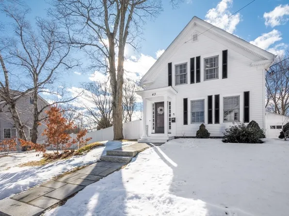 43 Village St, Reading, MA 01867