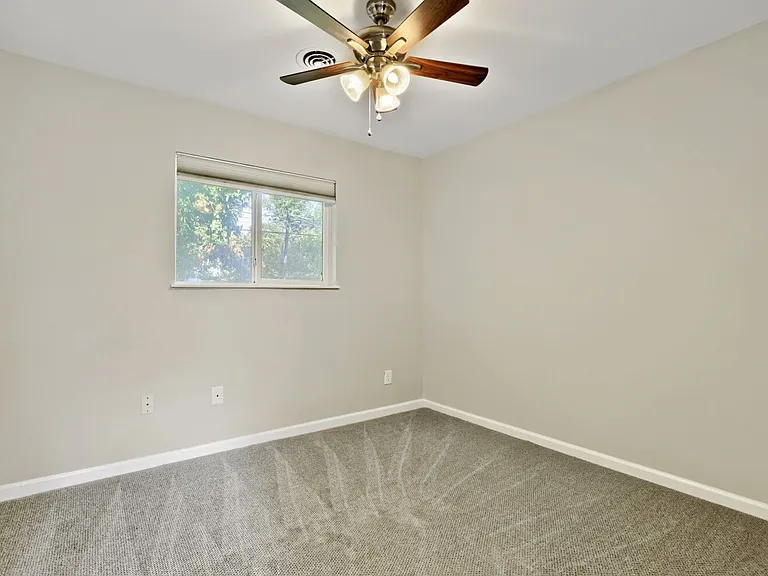 5716 Wellington Dr — Photo 15