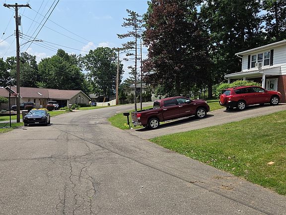 3rd image of 307 Cyprus Ln