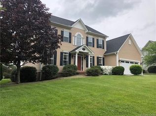 4 Huntington Chase Dr, Asheville, NC 28805