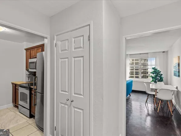 300 Peachtree St NE APT 21J, Atlanta, GA 30308