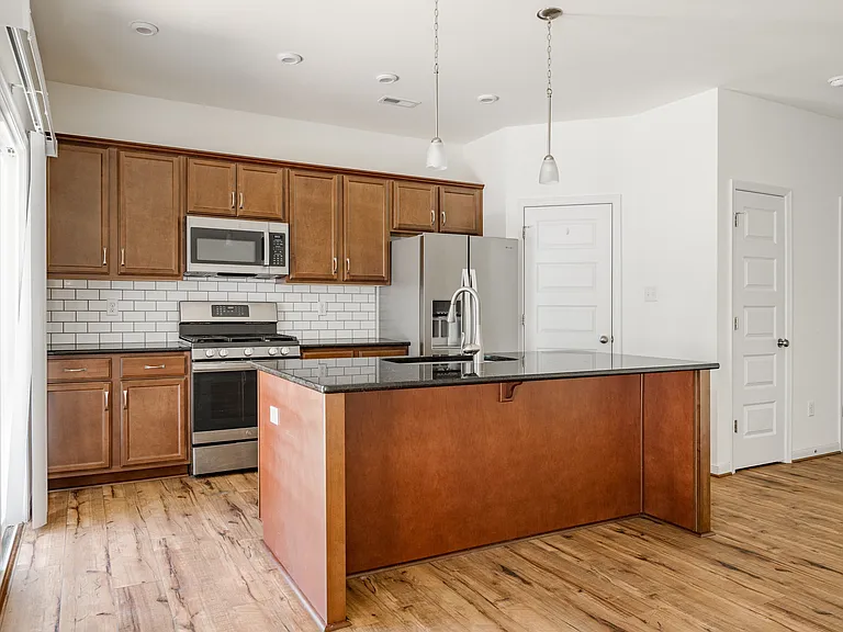 18352 Palisades Ct — Photo 18