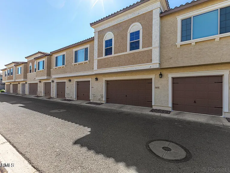 1917 E Hampton Ln #104 — Photo 3