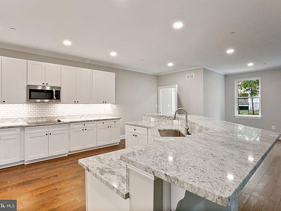 4th image of 5211 Equestrian Dr