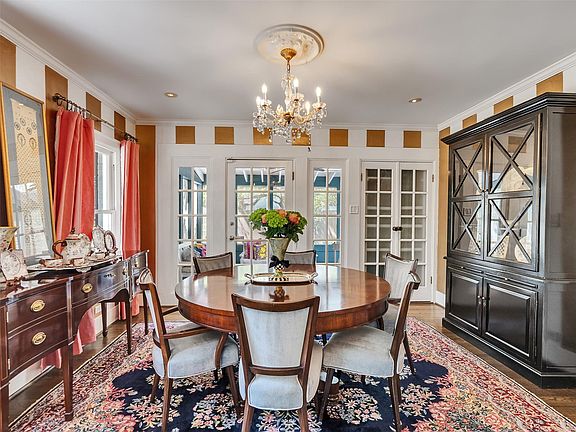 4th image of 1836 Wroxton Rd