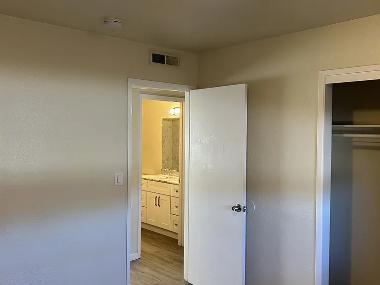 120 E Fairmont Ave #8 — Photo 40