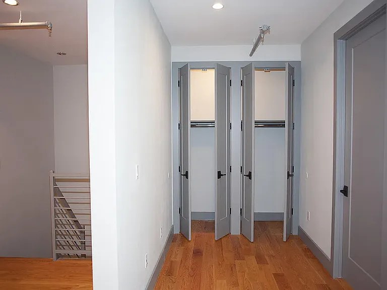 18 Stanhope St #1A — Photo 4