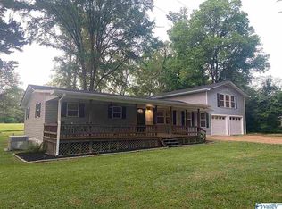 694 Thomas Rd, Laceys Spring, AL 35754