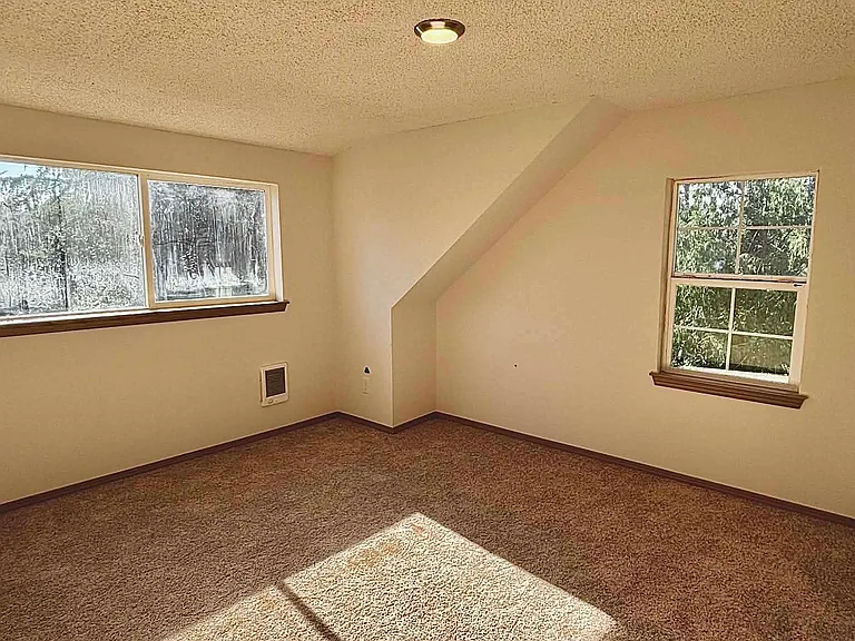 Second upstairs bedroom