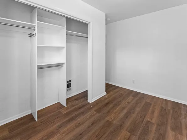 296 Pearsall Avenue image 14 of 18