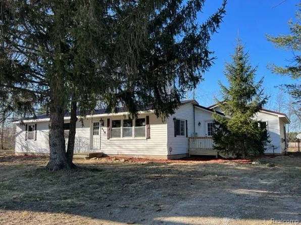 910 W Cooper Rd, Sandusky, MI 48471