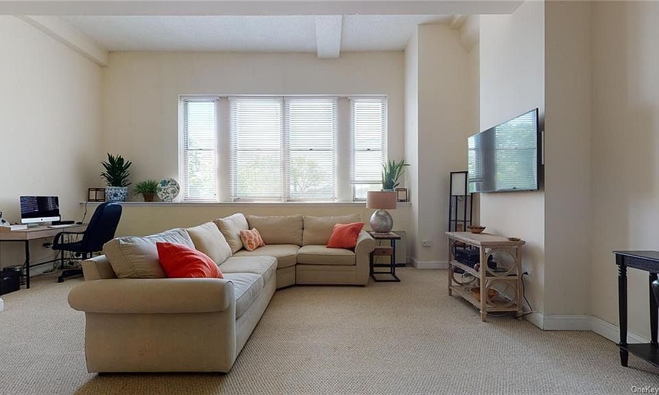 1st image of 1 Landmark Sq APT 201