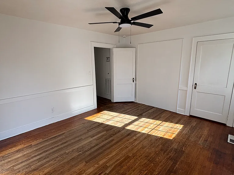 1402 E 51st St #1 — Photo 10
