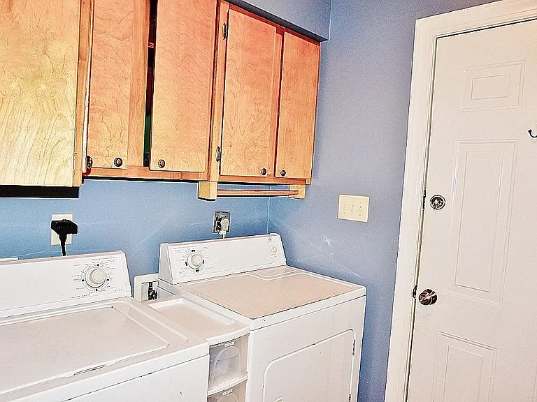 408 Hampshire Pl — Photo 11