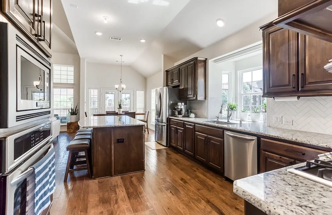 4 bed, 3299 sqft, $3,599 — Photo 4