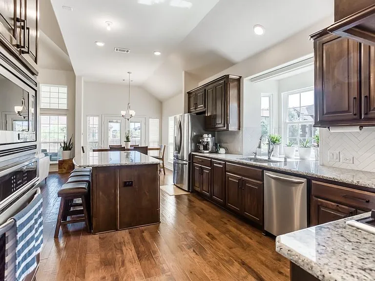 12558 Princess Dr — Photo 4