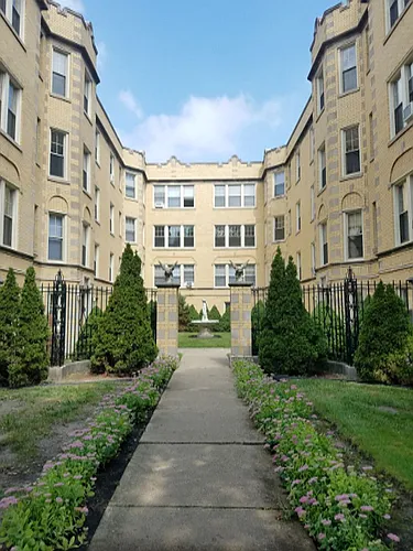 2022 W Berwyn Ave #3B Photo 1