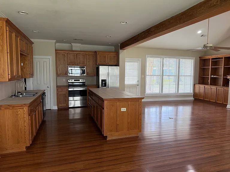 2542 Brentwood Dr — Photo 5