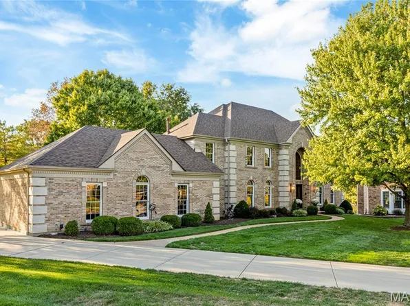 1091 Bristol Manor Dr, Ballwin, MO 63011