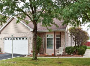 19 Moorings Dr, Palos Heights, IL 60463