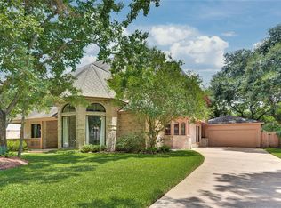 12211 Normont Dr, Houston, TX 77070