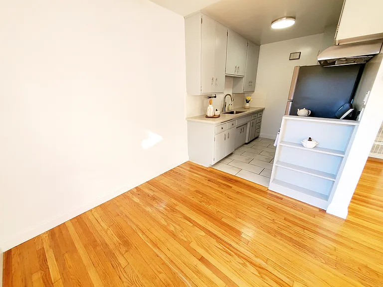 330 Orizaba Ave #7 — Photo 3