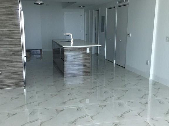 2nd image of 460 NE 28th St APT 3807