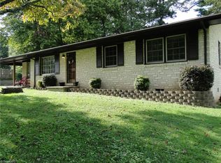 120 Lakeview Dr, Mount Airy, NC 27030