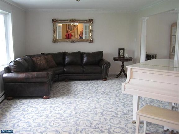 3rd image of 34 Cedar Dr