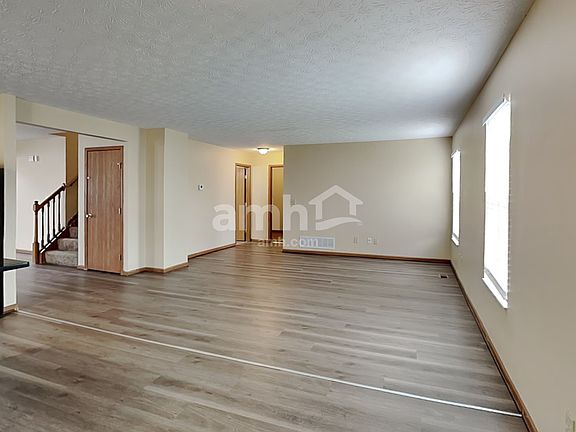 5th image of 101 Albert Ct