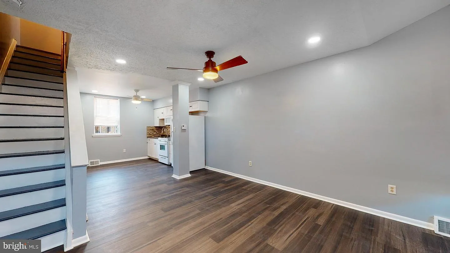 3 bed, 1890 sqft, $2,100 — Photo 3