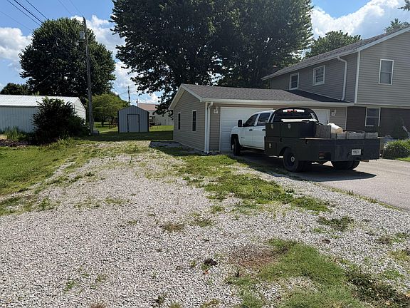 3rd image of 111 Guinn Dr