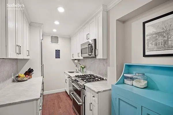 Sold by Sotheby's International Realty | media 3