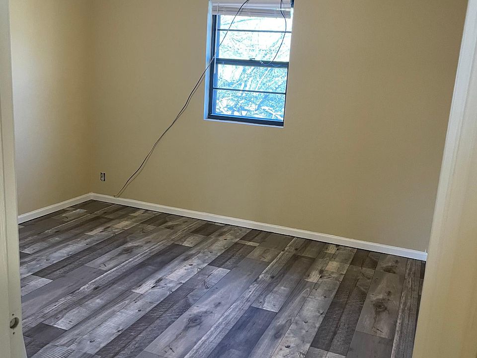 2nd image of 2409 Roma Ln