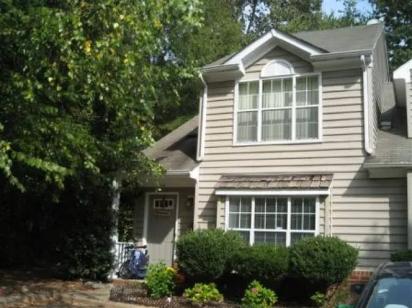 14 Hawthorn Pl, Hampton, VA 23666