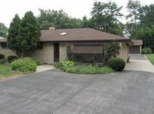 17W111 16th St, Oakbrook Terrace, IL 60181